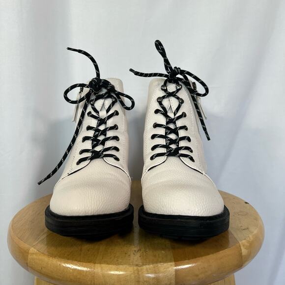 BareTraps Women's White and Black AmySue Boots 8.5 - Picture 3 of 9